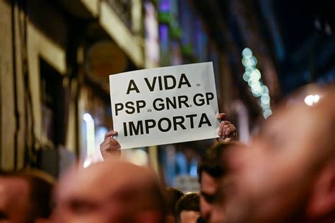 Ministra volta a reunir se estruturas da PSP e GNR SIC Notícias