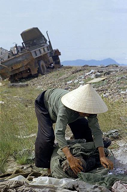 Vietnam War Dead QuẢng TrỊ 1972 Một Người Tỵ Nạn Nhận Ra Flickr