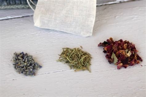 Herbal Moth Repellent Sachets - Homespun Seasonal Living