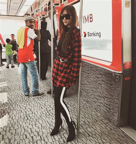 Hot Mom Showbiz Vi T Di N Tr Trung