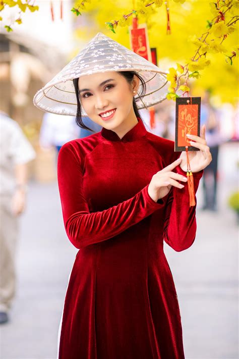 Hot girl miền Tây khoe nhan sắc ngọt ngào trong tà áo dài đón Tết Hạt giống tâm hồn