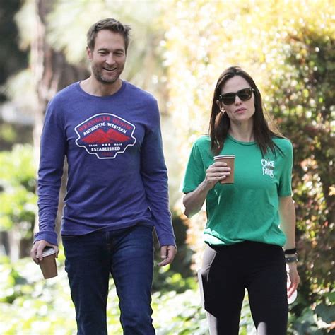 Jennifer Garner shares passionate kiss with boyfriend John Miller in ...