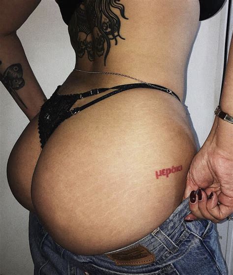 Squeezing Into Jeans Porn Pic