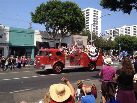 Th Of July Parade In Santa Monica Pacific Park Amusement Park On