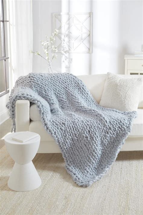 Finger Knitting Create A Chunky Knit Blanket Using Only Your Hands