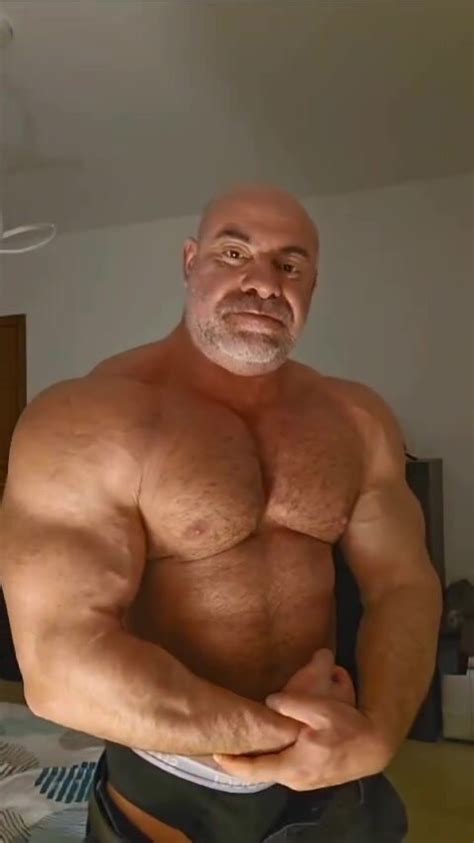 Hot Musclebull Flexing Video 4 ThisVid