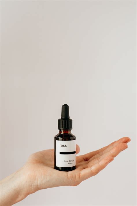 LESS COSMETICS — THE NEUTRAL STUDIO