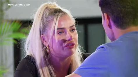 Watch Joey Tells Ellie Jones He Can T Stop Kissing Lorena Metro Video