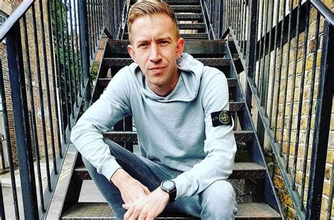 Pedreiro Vira Ator Porn Ap S Amigos Se Impressionarem Tamanho De Seu Membro