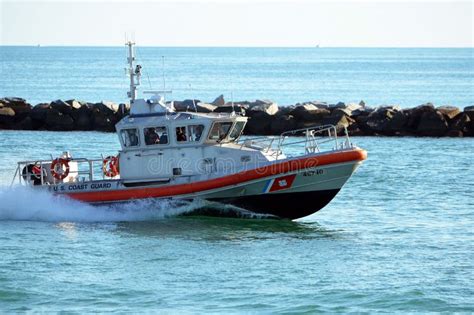 U S Guarda Costeira Patrol Boat Na Via Naveg Vel Intracostal De Florida