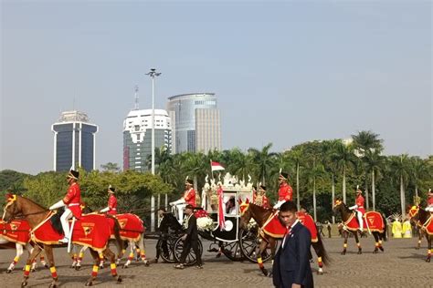 Foto Sambut Kirab Bendera Pusaka Merah Putih Warga Padati Pagar