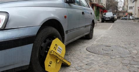 Екшън във Враца! Побеснял софиянец счупи скоба, сложена на колата му