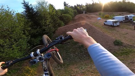 BIG JUMPS in a BACKYARD KAAKIS TRAIL RAW Felix Meeßen w Vince