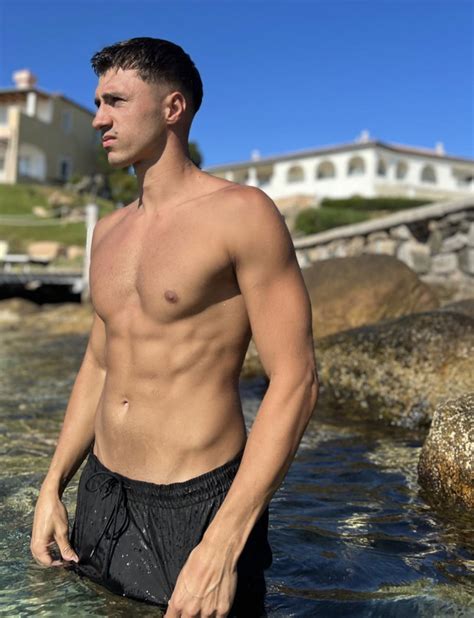 Mirko Di Temptation Island Si Spoglia Nuove Foto In Costume BitchyX