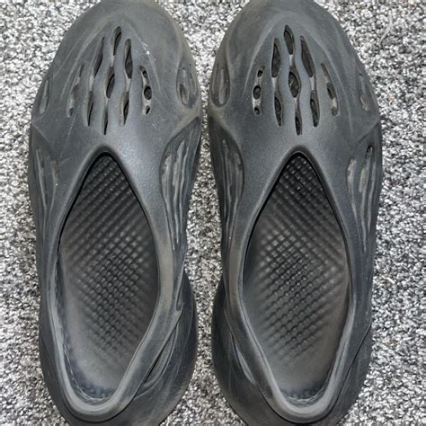 YZY FOAMRUNNER SIZE 10 WORN ALOT BUT NO RIPS OR... - Depop