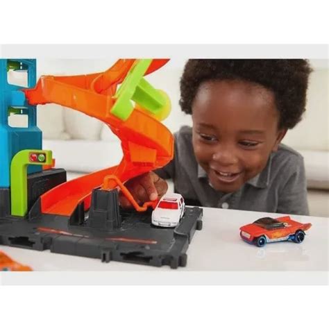 Pista Hot Wheels City Super Lava Rápido Mega Torre Lava Jato Car Wash 1 carrinho muda cor