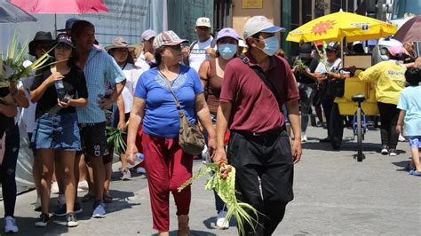 Fieles Recorrieron Las 7 Iglesias Por Jueves Santo Bajo El Intenso Sol En El Centro De Lima