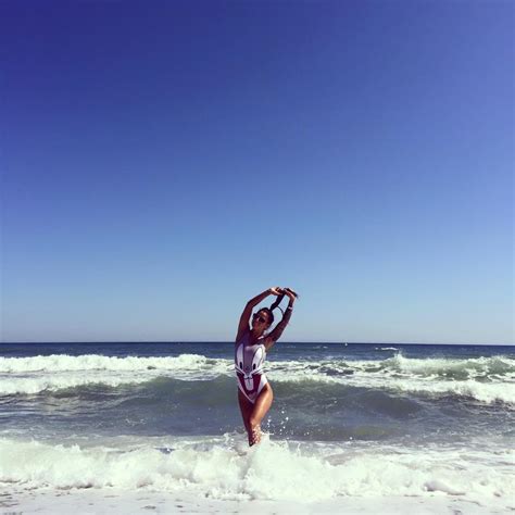 FOTO HOT Roxana Vancea imagini de senzaţie pe plajă Şi a etalat formele apetisante la mare