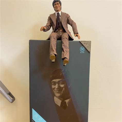 Hot toys李小龍Bruce Lee in suit 李小龍西裝版 蝦皮購物