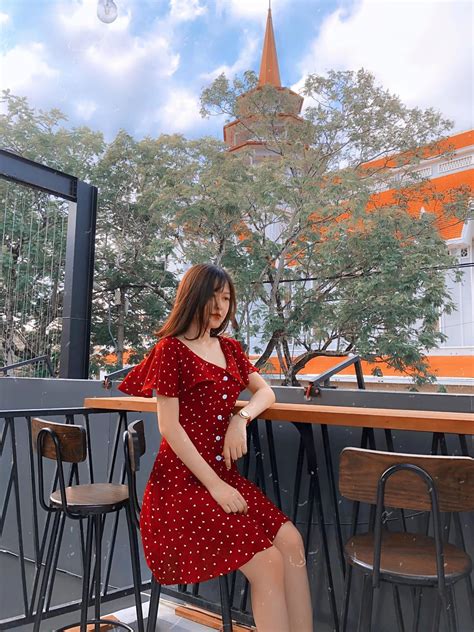 Hot girl Đại học Kinh Tế Huế Đừng cúi đầu vương miện sẽ rơi Đừng khóc Những kẻ xấu sẽ cười