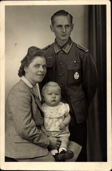 Foto Ansichtskarte Postkarte Offizier Der Wehrmacht In Akpool At