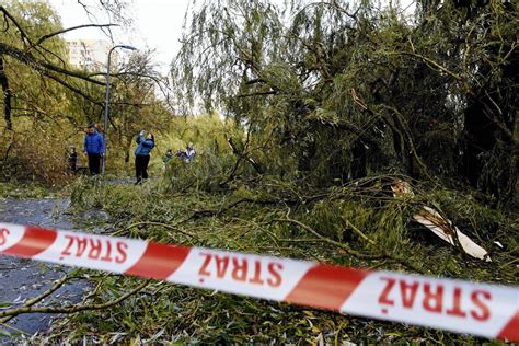 Wichury Na Warmii I Mazurach Powalone Drzewa Zerwane Linie Energetyczne