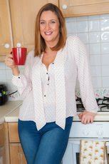 Slutty Jenny Baxter Is Not A Good Cook But Loves To Show Tits In Kitchen 15 Photos