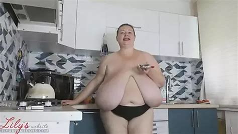 Massive Hanging Tits Wife Has Her Heavy Juggs Bounced And Juggled In Big Rubber Band Bondage