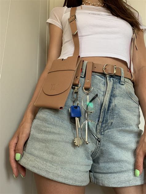 Женская портупея - что это, зачем она нужна и с чем её носить