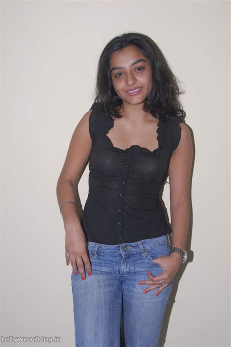 Alisha Hot Photos Stills Gallery At Duniya Pressmeet