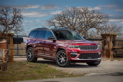 Jeep Grand Cherokee Vs Ford Explorer Clarkston Mi Feldman Cdjr Clarkston