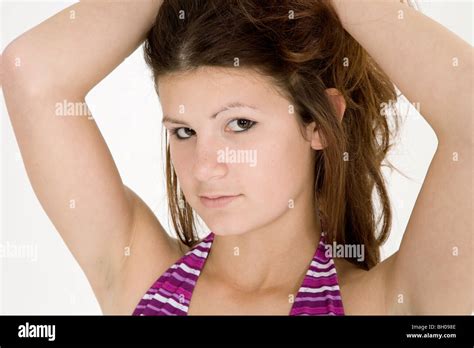 Teenage girl in bikini top Fotos und Bildmaterial in hoher Auflösung Alamy