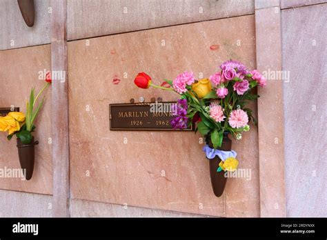 Los Angeles California Marilyn Monroe Grave At Pierce Brothers
