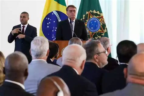 Corregedor geral do TSE vota para tornar Bolsonaro inelegível até 2030