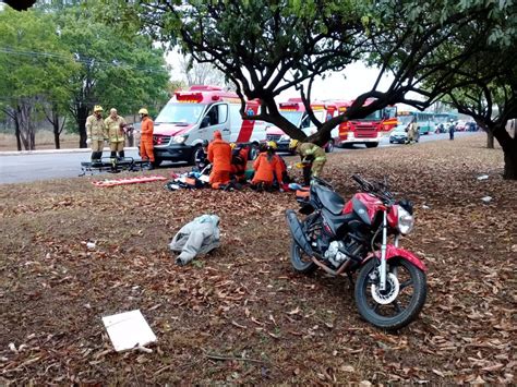 Motociclista morre após bater em árvore na saída da Epia Jornal de