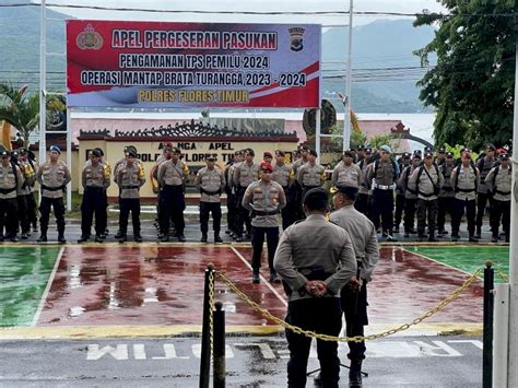 Kapolres Flotim Pimpin Apel Pergeseran Pasukan 288 Personel PAM TPS