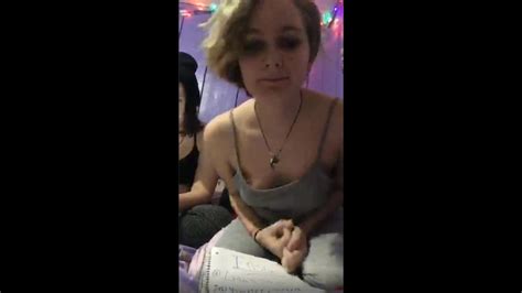 Free Showing Tits Porn Videos XHamster