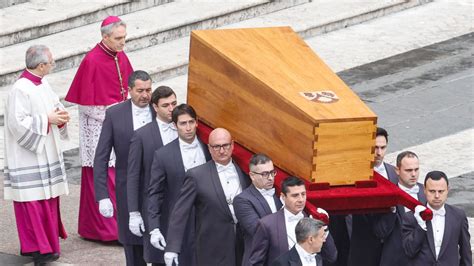 Abschied Von Benedikt XVI Trauerfeier Auf Dem Petersplatz DER SPIEGEL