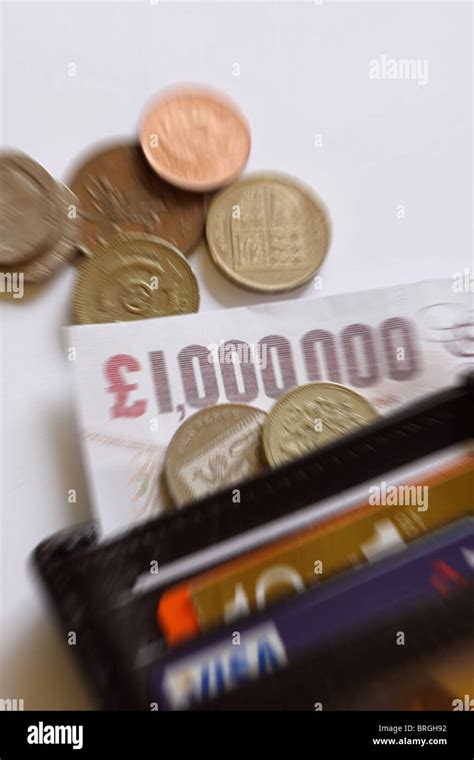 Million pounds cash hi-res stock photography and images - Alamy