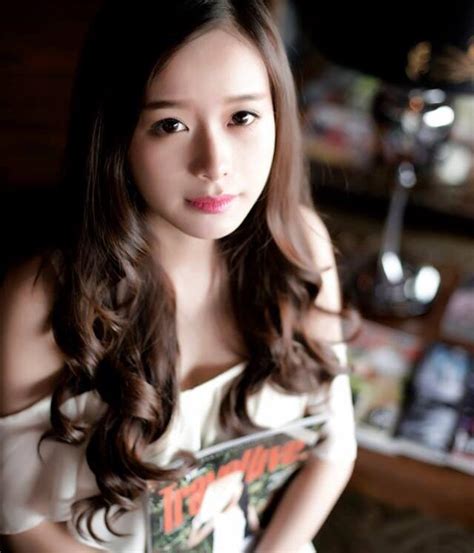 Nhan sắc xinh đẹp của hot girl nửa tỷ đồng gây sốt