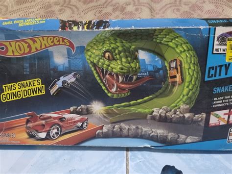 Hot Wheels Snake Smasher Track Set Hobbies Toys Toys Games On Carousell