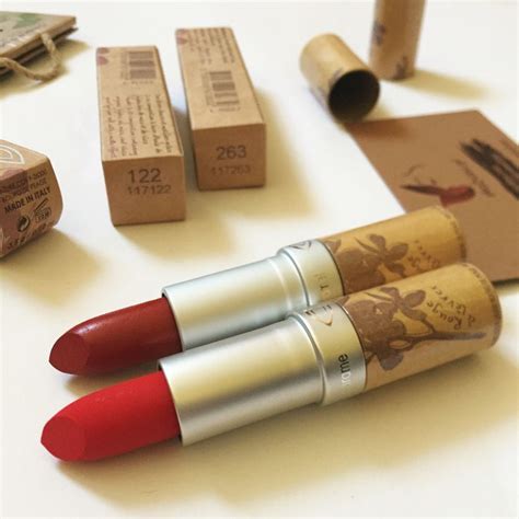 Piekne matowe i perłowe pomadki naturalne Couleur Caramel do nabycia w ...