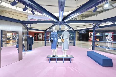 沈阳万象城 Fendi 2023春夏快闪店 服装店铺 集匠设计网T5OP设计网优质店面设计网站