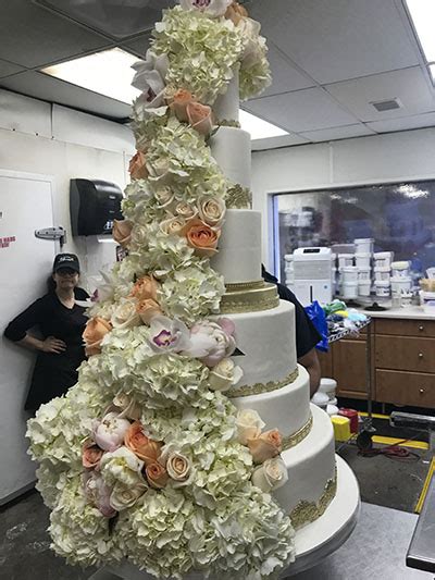 Floral Cakes Les Delices Lafrenaie Montreal S 1 Bakery Wedding