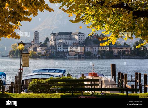 Orta San Giulio Y La Isla De San Giulio Provincia De Novara Piamonte