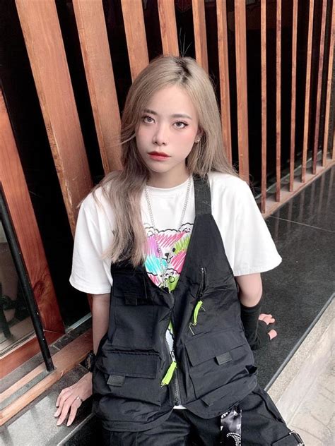 Cận cảnh nhan sắc bồ đồng giới như hot girl Misthy vừa công khai hẹn hò