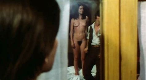Naked Lorraine De Selle In Vacanze Per Un Massacro