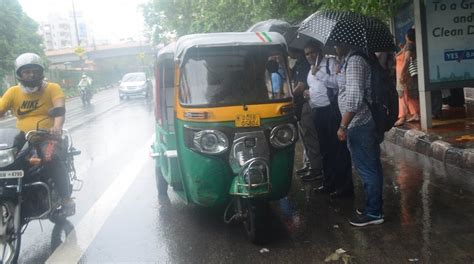 Heavy Rain Lashes Delhi Ncr Throws Traffic Out Of Gear The Statesman