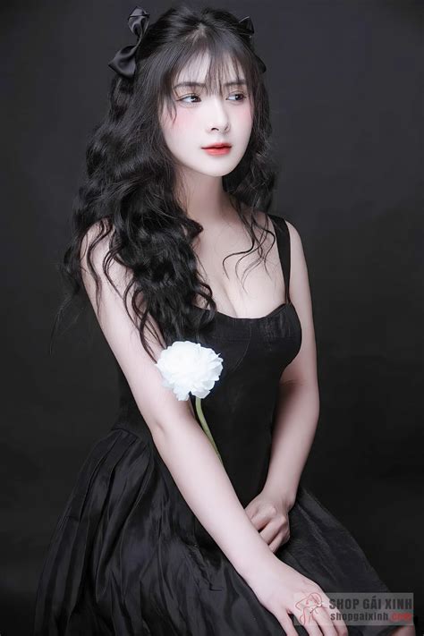 Quỳnh Alee hot TikToker xinh đẹp sexy trong bộ ảnh bikini Shop Gái Xinh