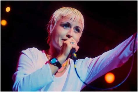 Dolores ORiordan - Net Worth, Cause Of Death, Bio, The Cranberries